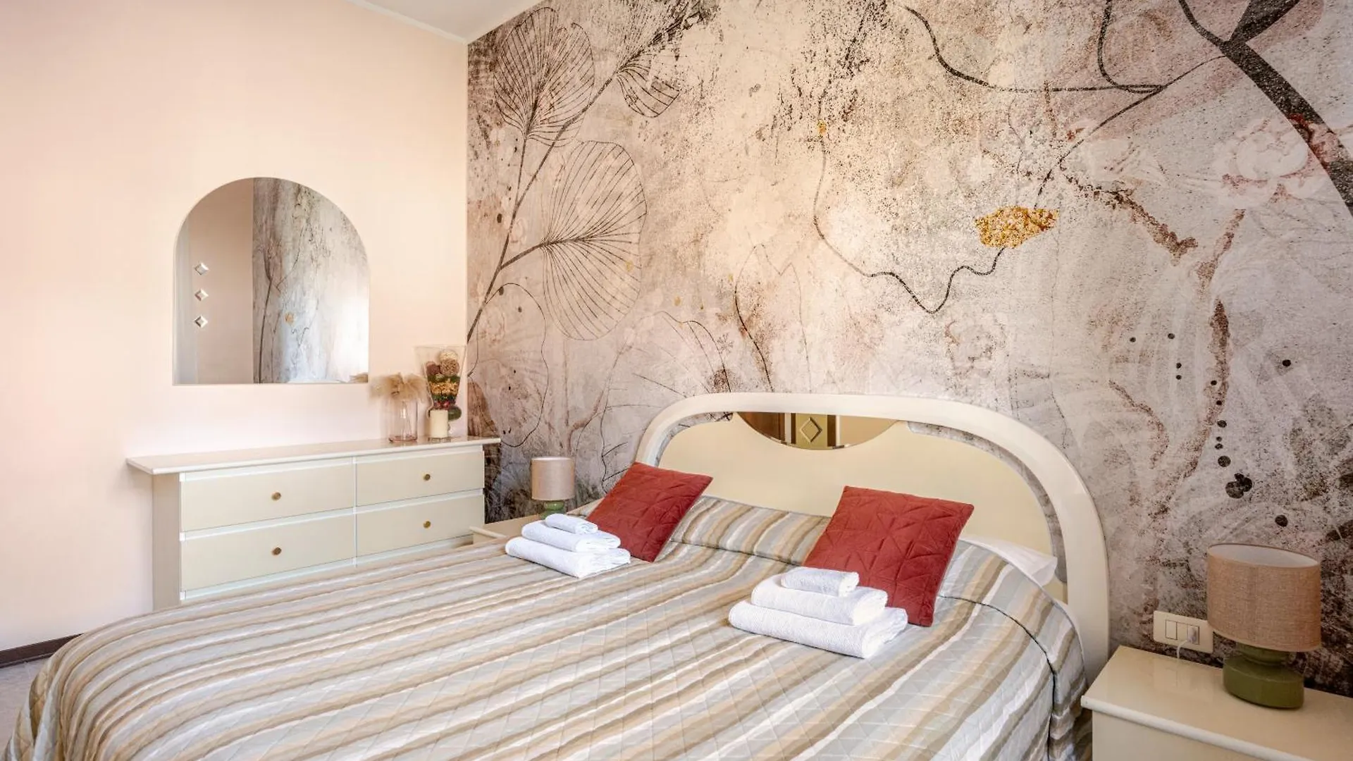Villa Magnolia Apartments, Lago Di Garda 佩斯基耶拉德加达 0*,